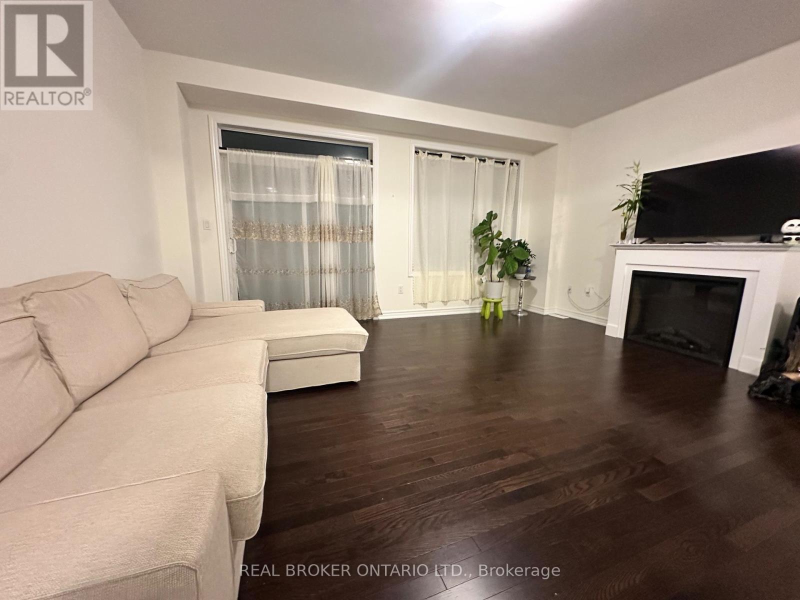 Photo 8 of 185 Hayrake Street, Brampton ON