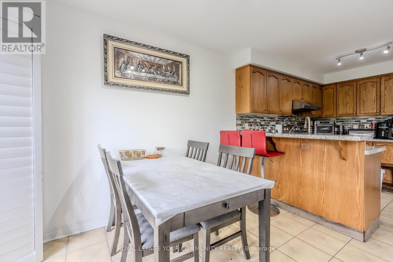 Photo 10 of 22 Panama Place, Brampton ON