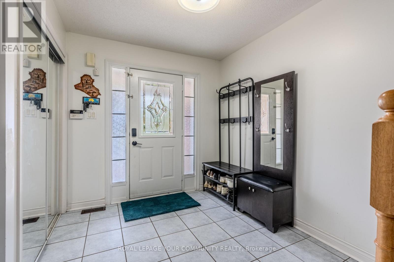 Photo 3 of 22 Panama Place, Brampton ON