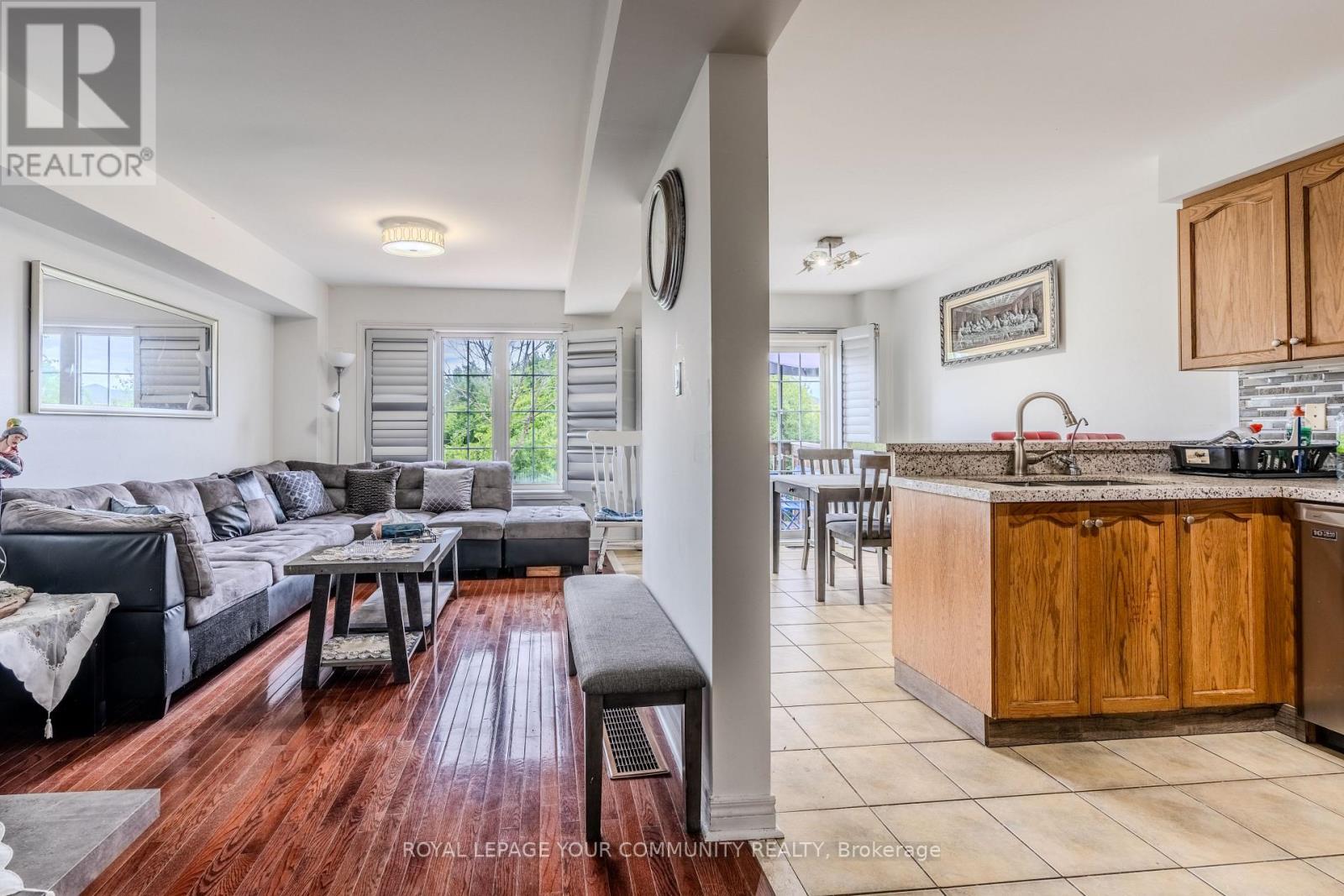 Photo 6 of 22 Panama Place, Brampton ON