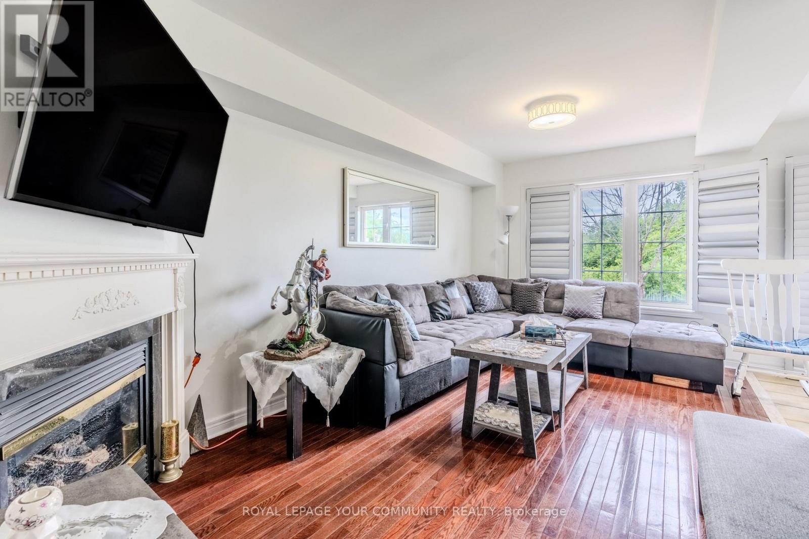 Photo 7 of 22 Panama Place, Brampton ON