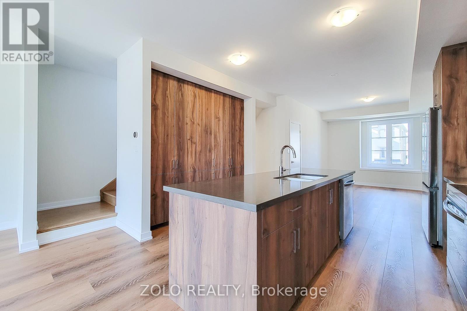 Photo 10 of 1364 Kaniv Street, Oakville ON
