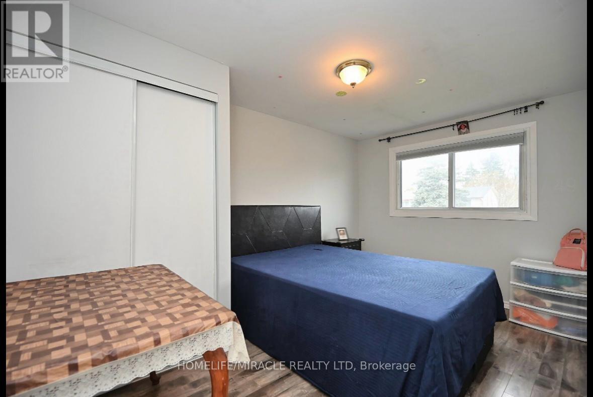 Photo 10 of 58 Crawford Drive, Brampton ON