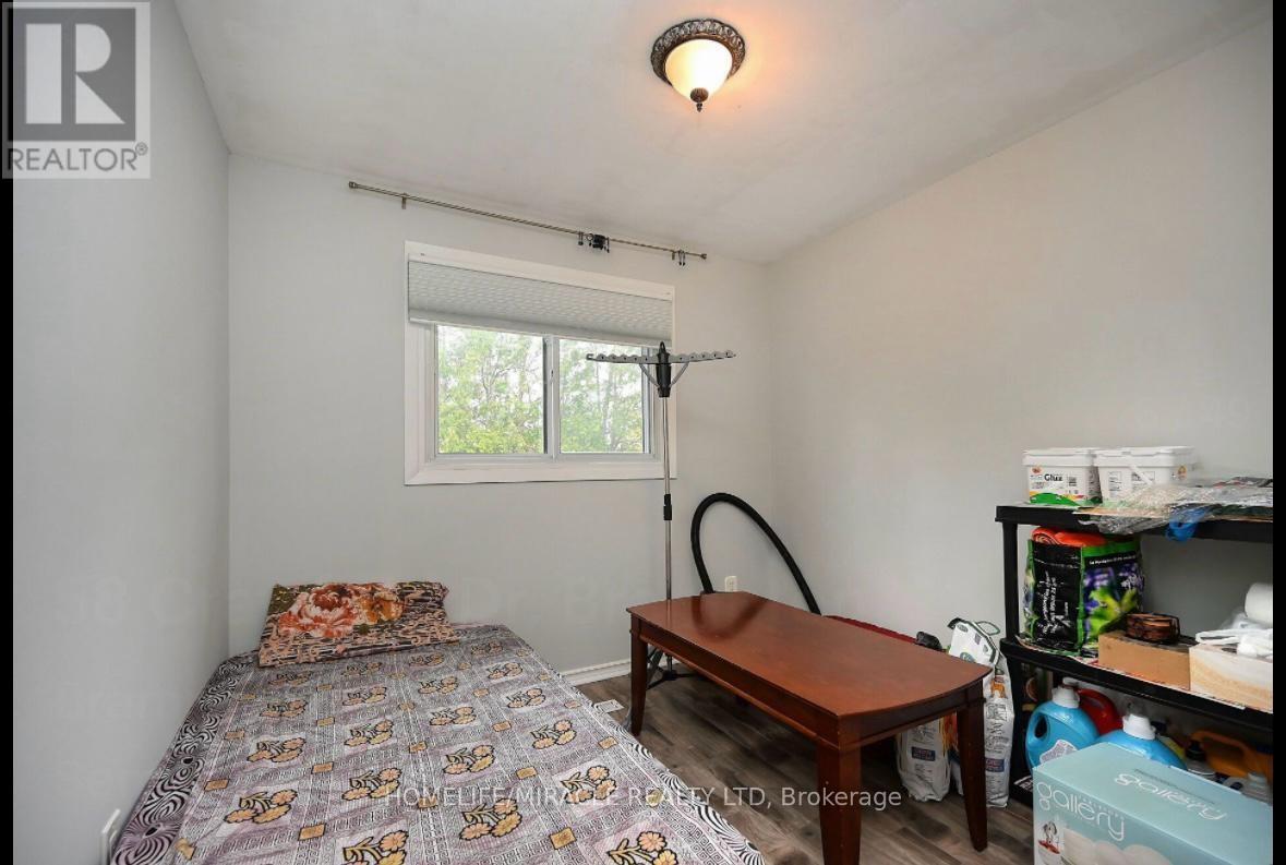 Photo 11 of 58 Crawford Drive, Brampton ON