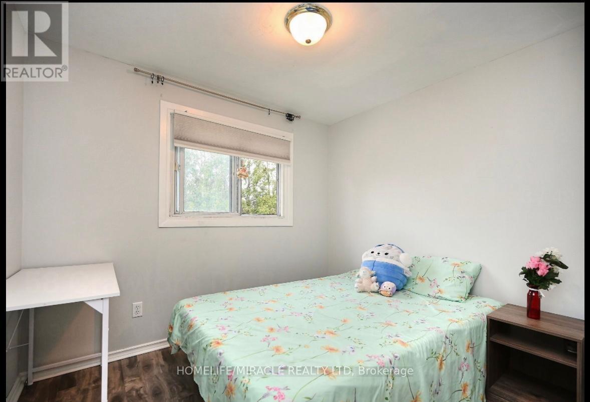 Photo 14 of 58 Crawford Drive, Brampton ON