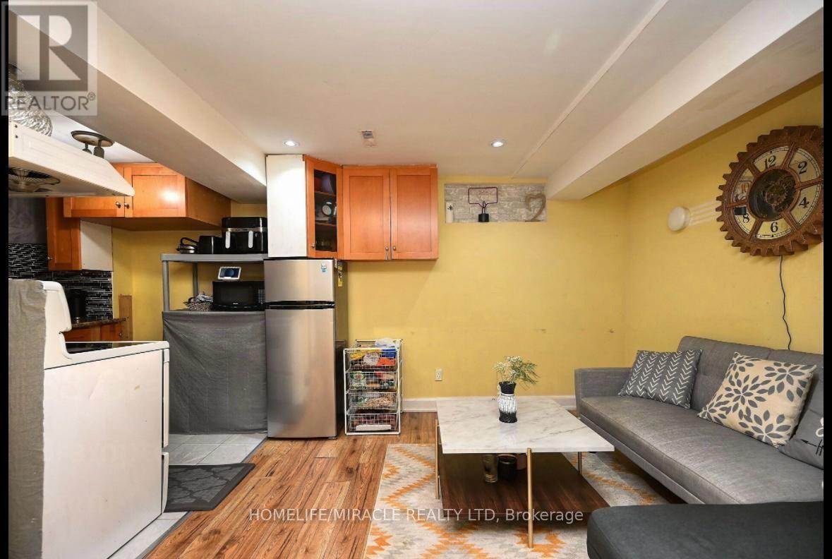 Photo 17 of 58 Crawford Drive, Brampton ON
