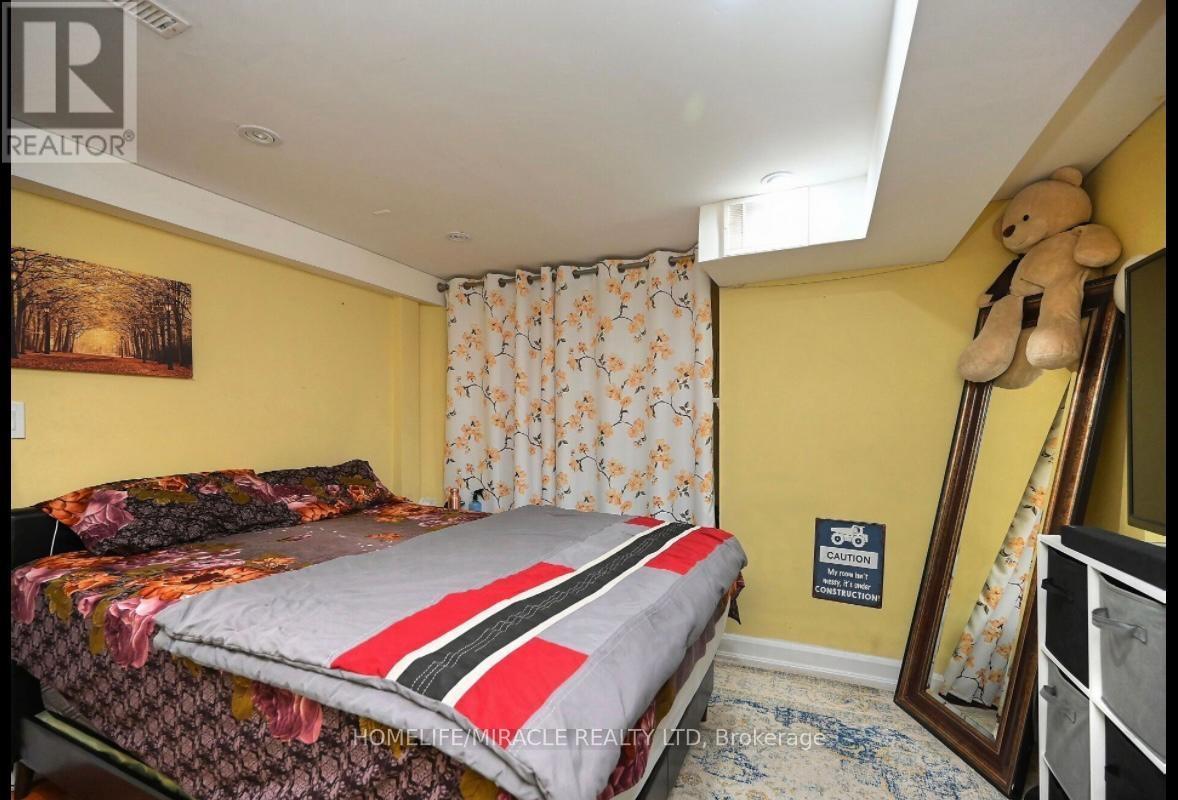 Photo 19 of 58 Crawford Drive, Brampton ON