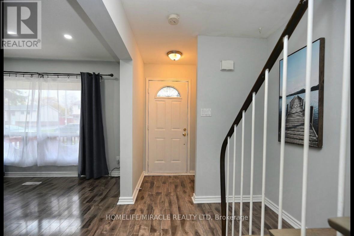 Photo 3 of 58 Crawford Drive, Brampton ON
