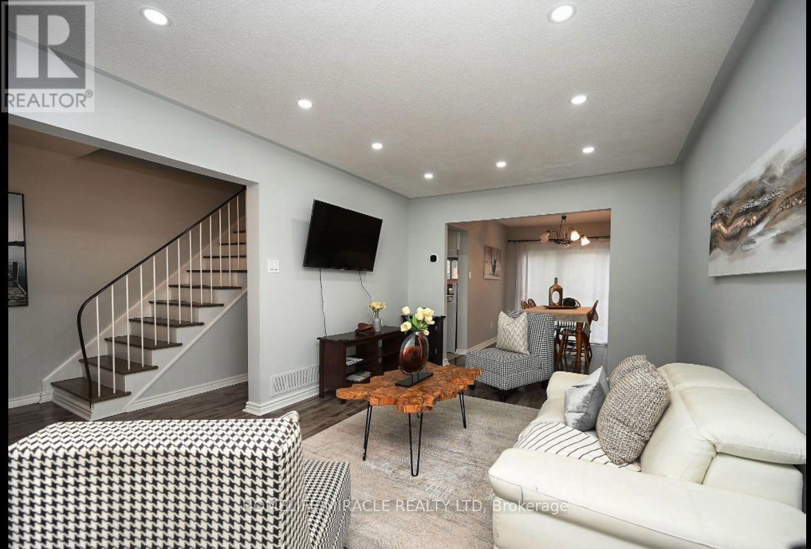 Photo 5 of 58 Crawford Drive, Brampton ON