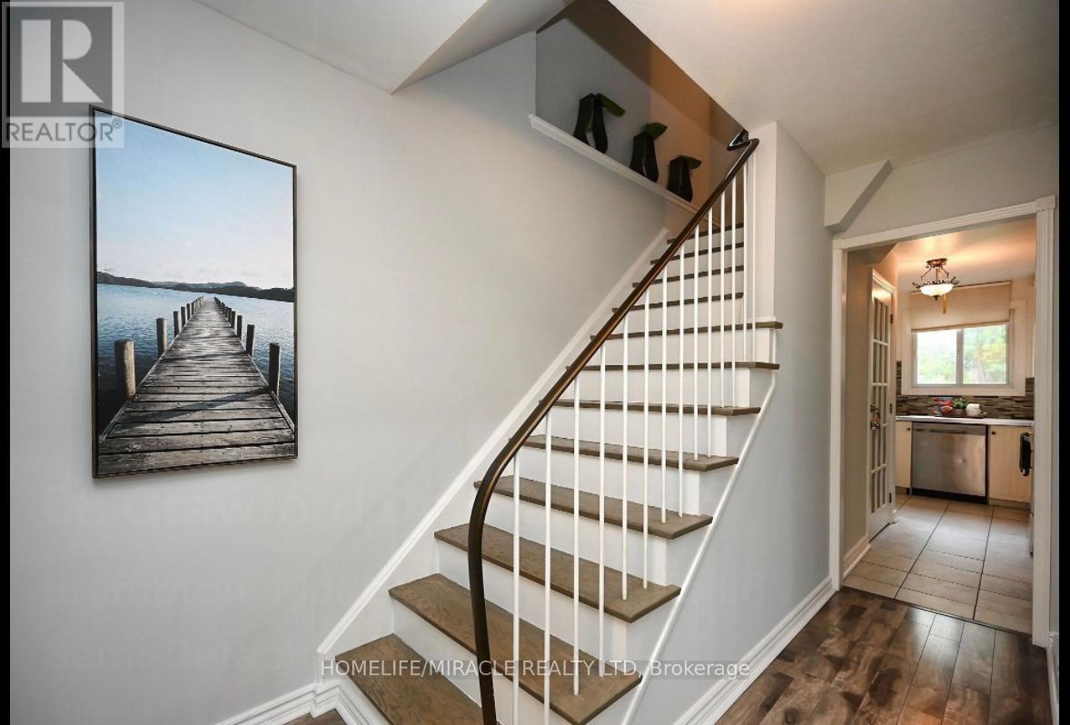 Photo 9 of 58 Crawford Drive, Brampton ON