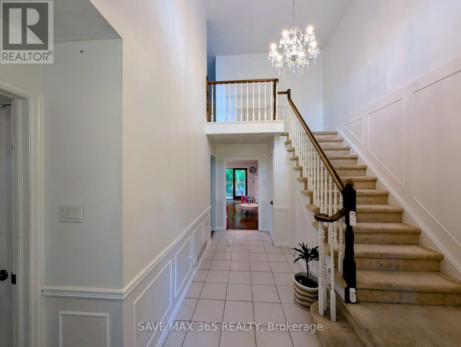 Photo 10 of 2238 Leominster Drive, Burlington ON
