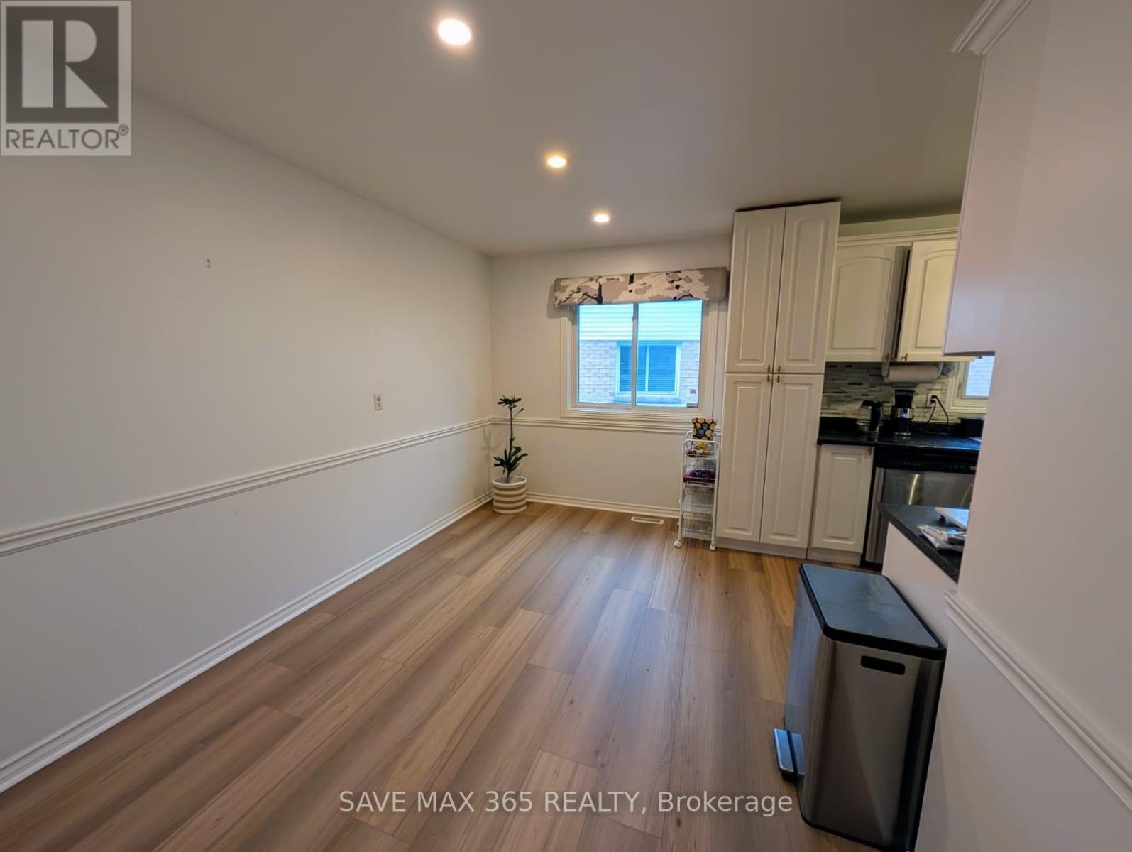 Photo 12 of 2238 Leominster Drive, Burlington ON