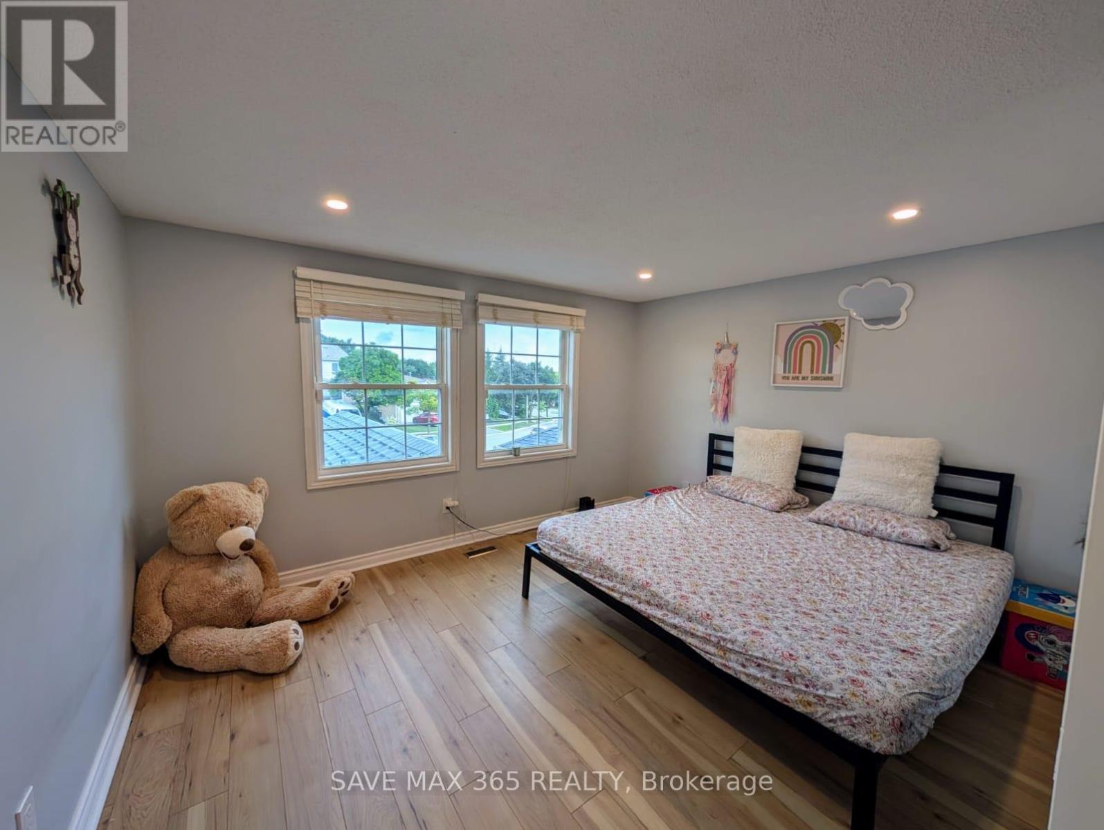Photo 13 of 2238 Leominster Drive, Burlington ON