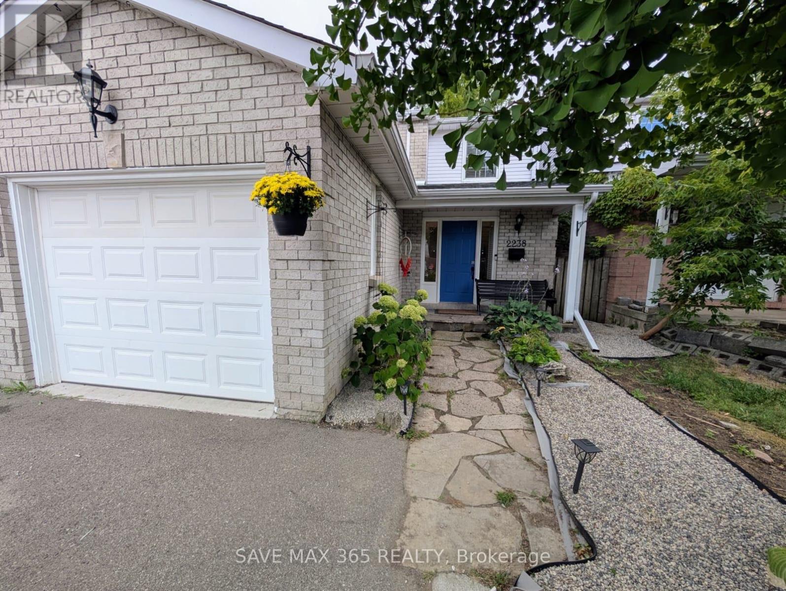 Photo 2 of 2238 Leominster Drive, Burlington ON