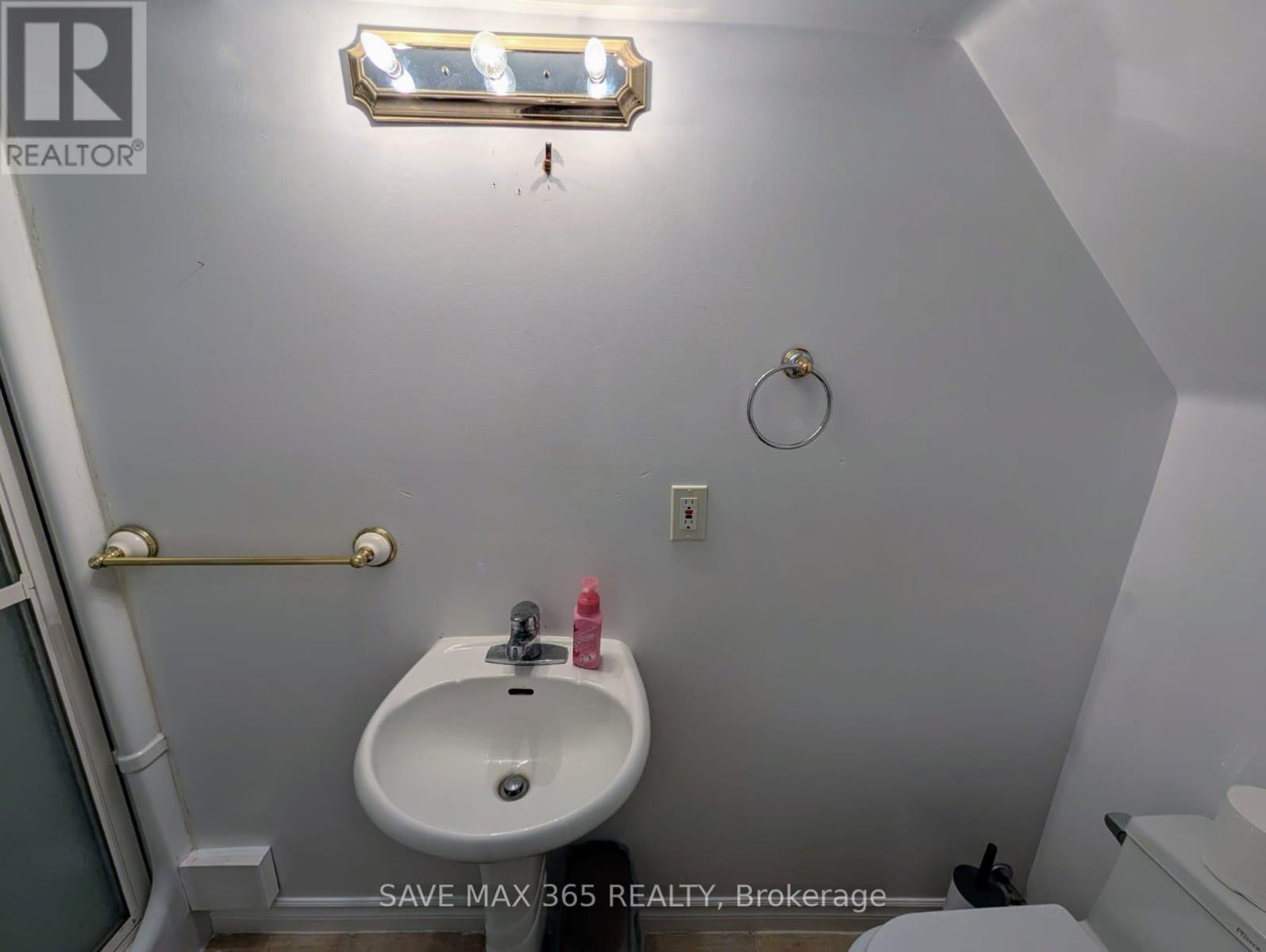 Photo 5 of 2238 Leominster Drive, Burlington ON