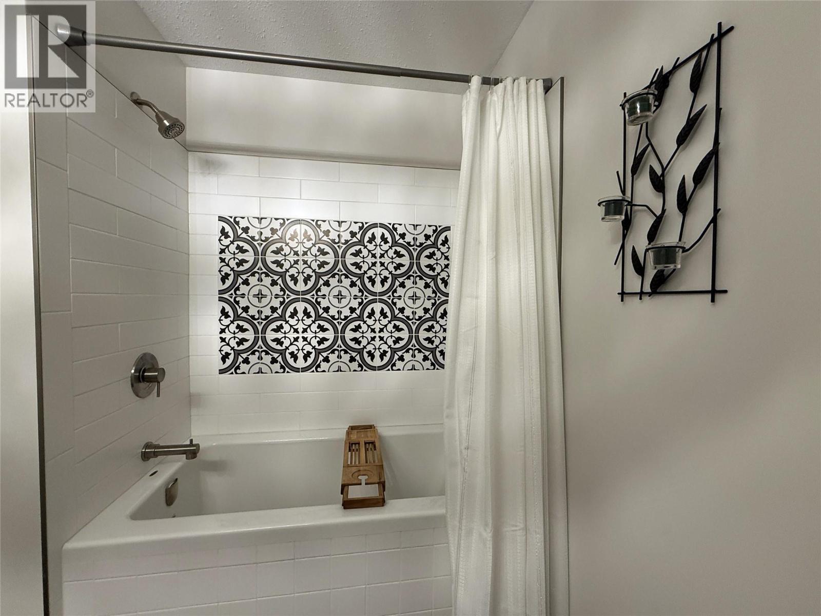 1717 GRANITE Avenue Unit# 1, Merritt