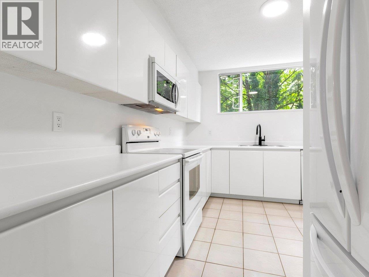Photo 6 of 307 3061 E Kent Avenue North, Vancouver BC