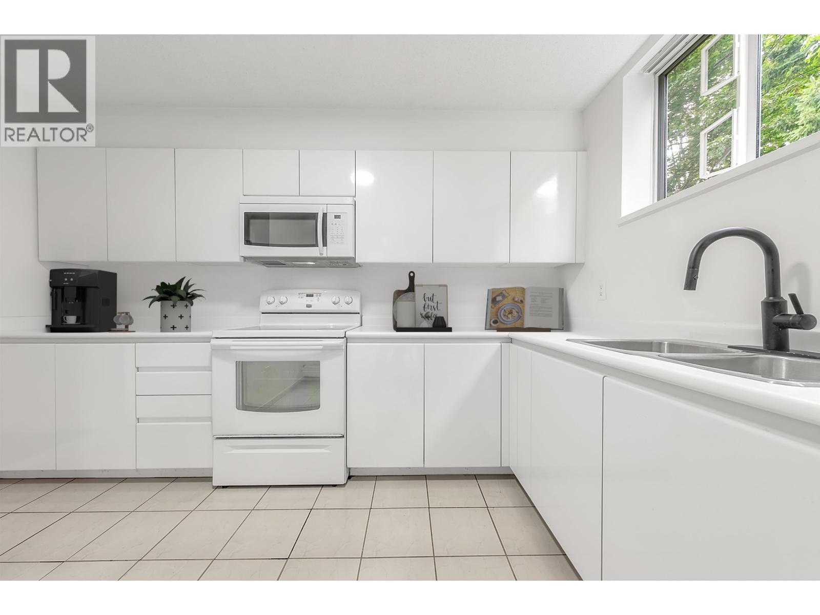 Photo 4 of 307 3061 E Kent Avenue North, Vancouver BC