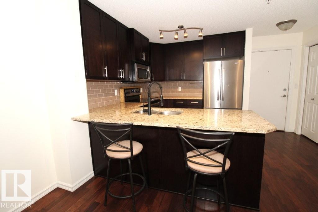 Photo 3 of 111 2204 44 Av Nw, Edmonton AB