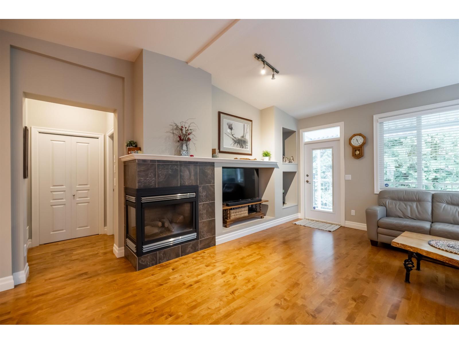 Photo 12 of 20426 67 A Avenue, Langley BC