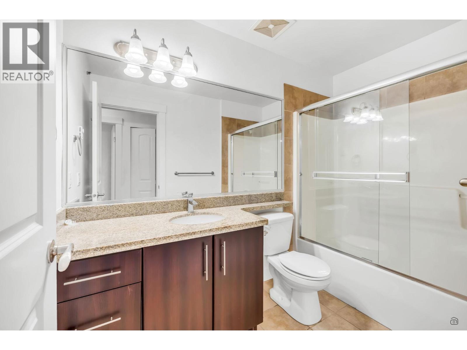 Photo 7 of 53 7428 14th Avenue, Burnaby BC