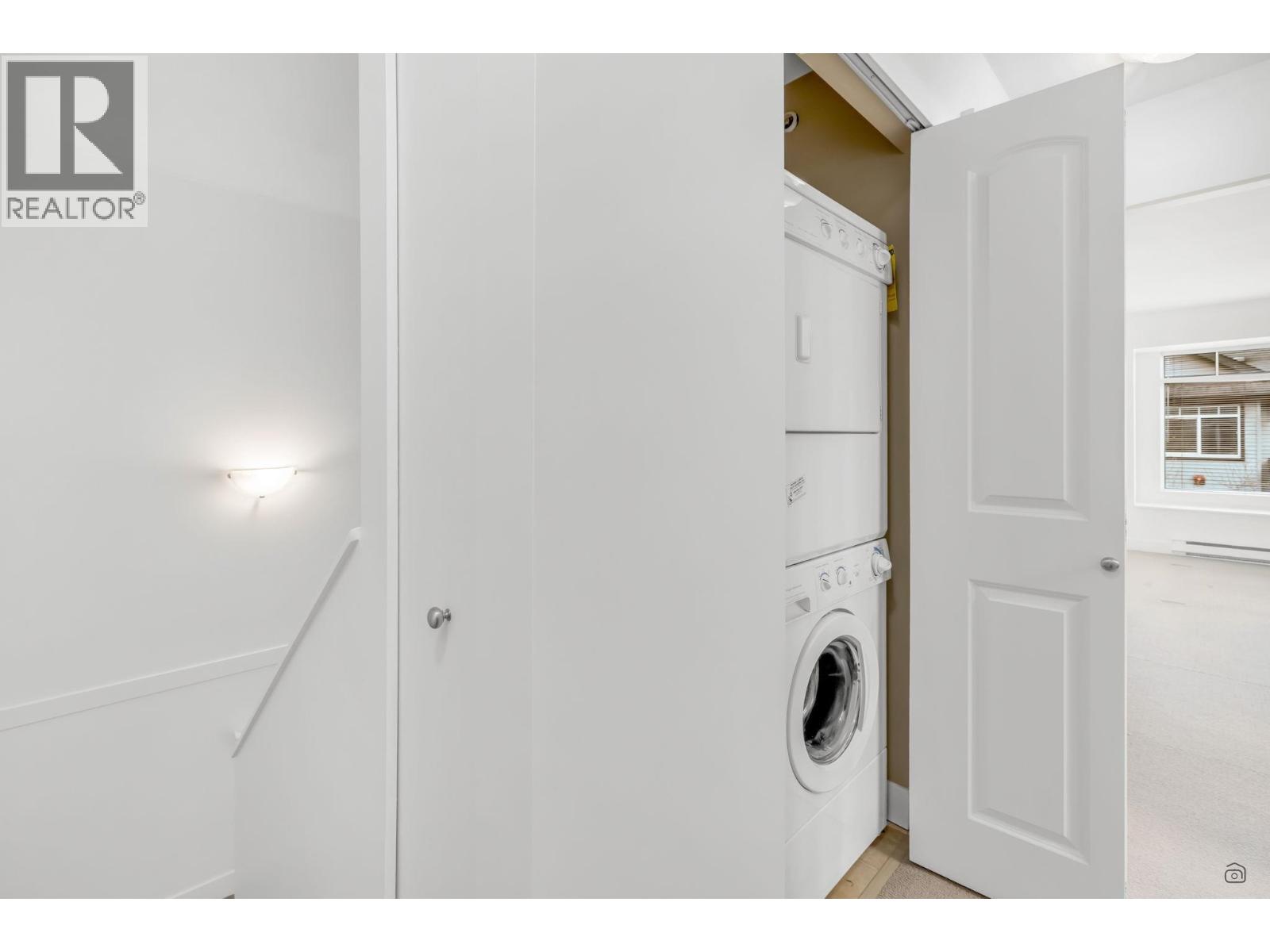 Photo 6 of 53 7428 14th Avenue, Burnaby BC