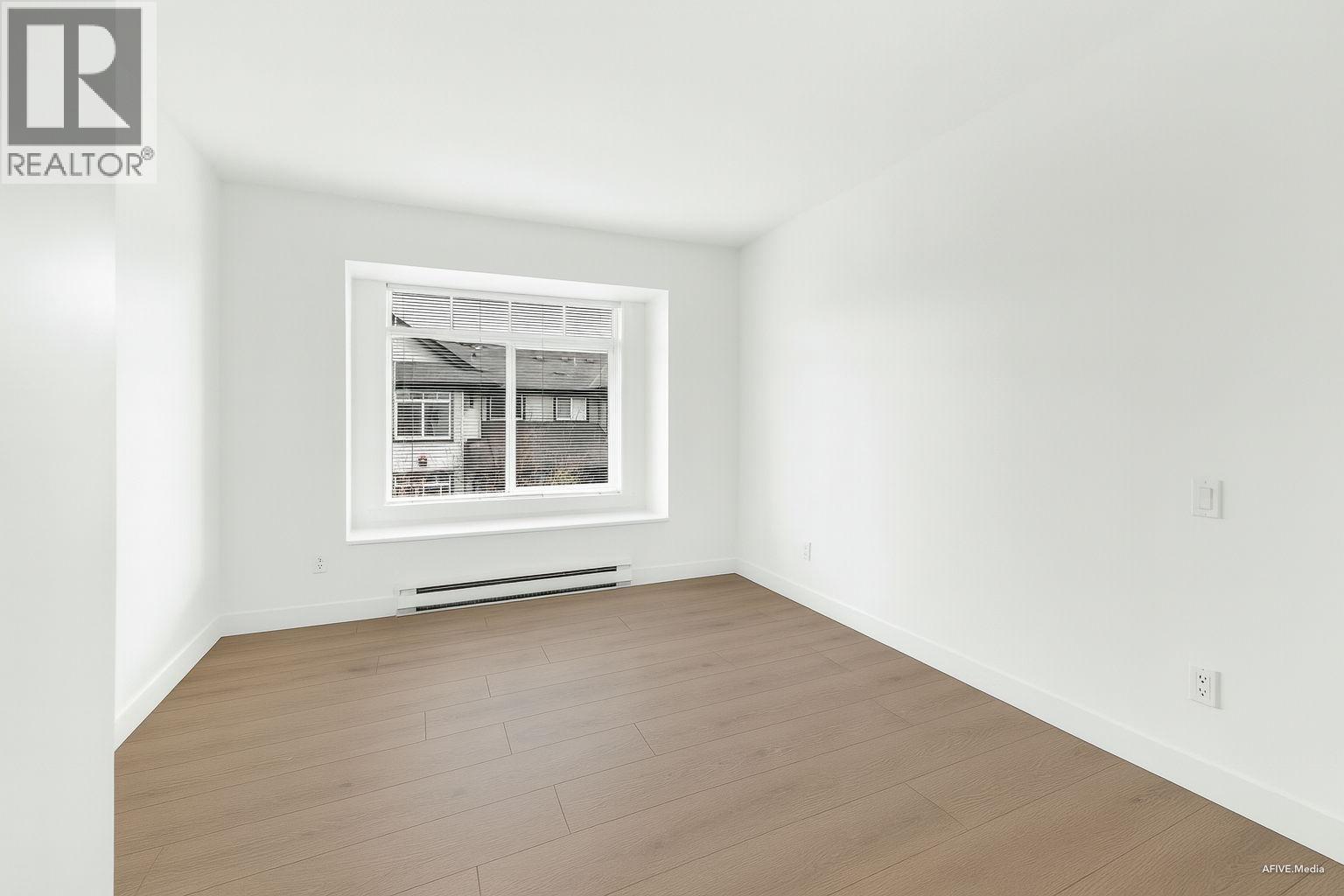 Photo 8 of 53 7428 14th Avenue, Burnaby BC