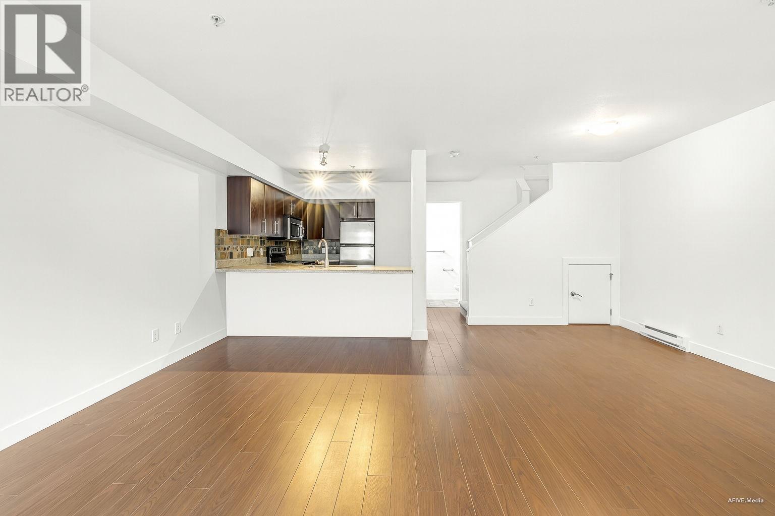 Photo 3 of 53 7428 14th Avenue, Burnaby BC
