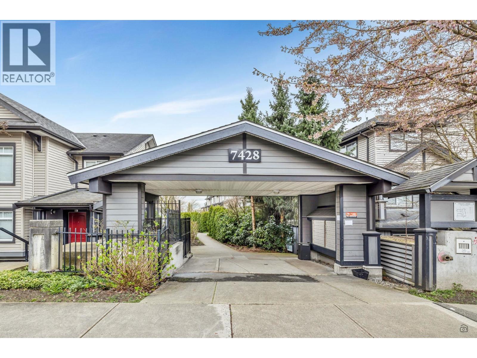 Photo 13 of 53 7428 14th Avenue, Burnaby BC
