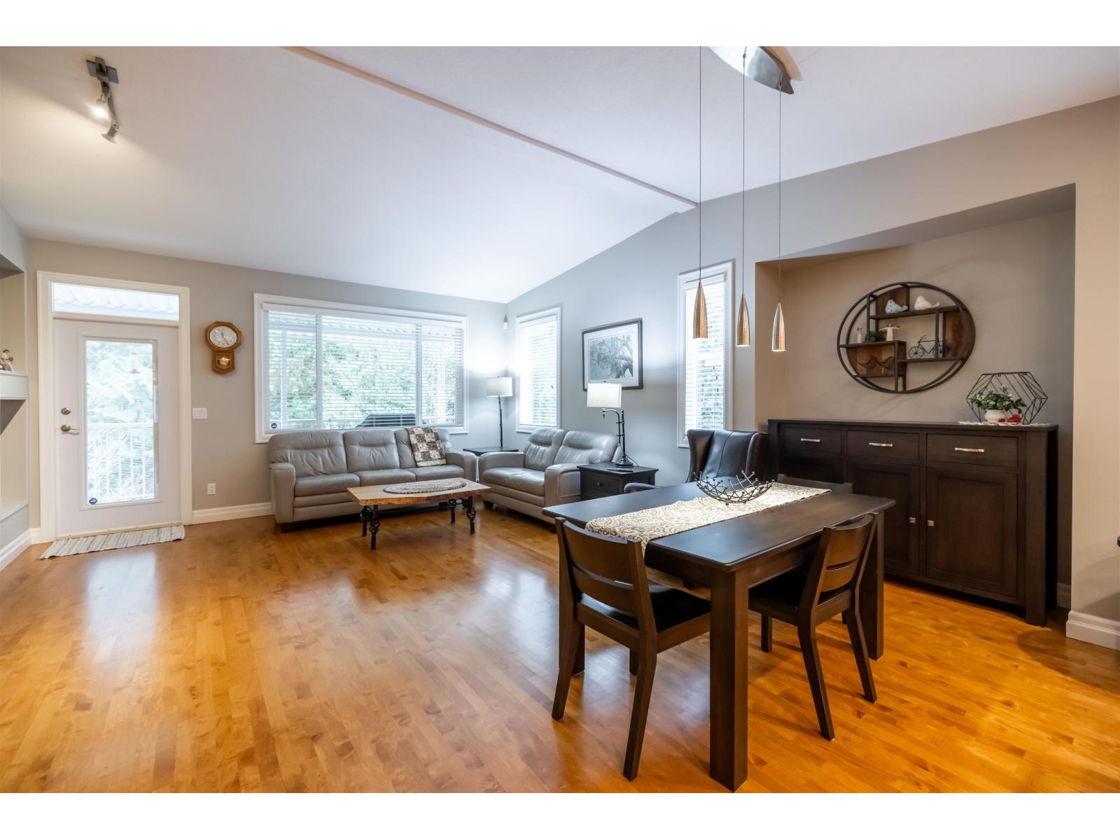 Photo 11 of 20426 67 A Avenue, Langley BC