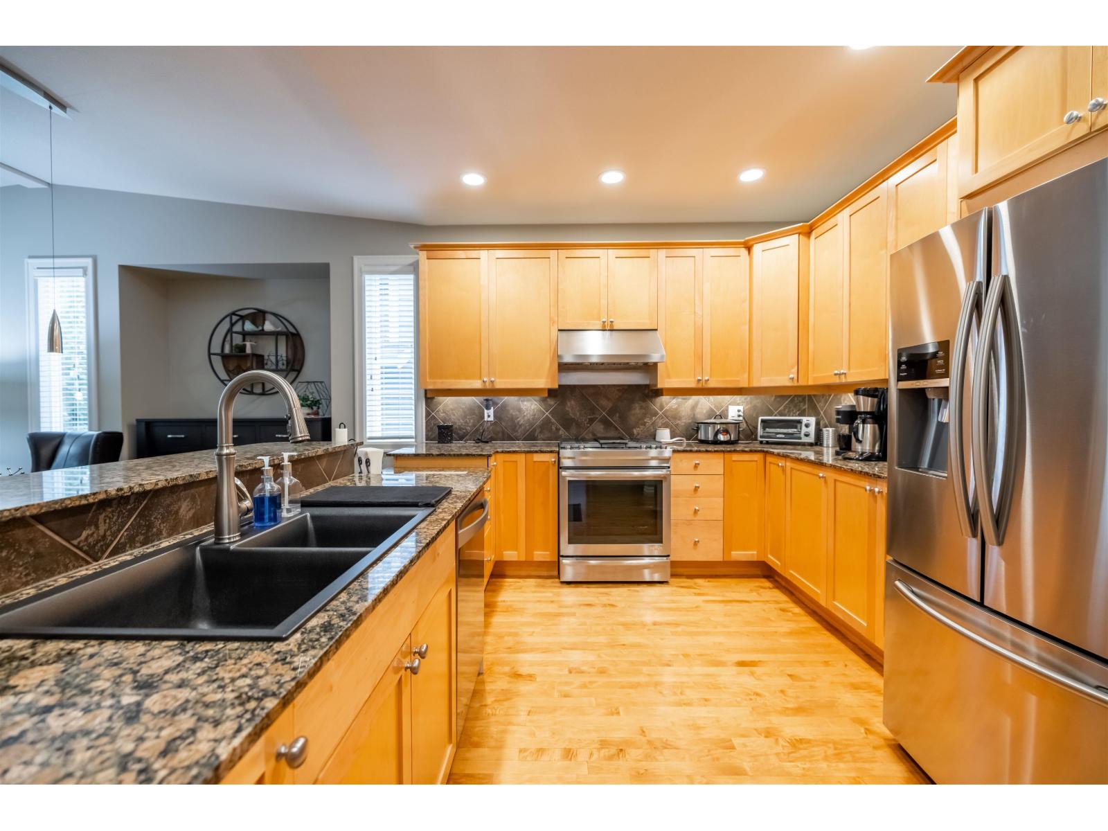 Photo 7 of 20426 67 A Avenue, Langley BC