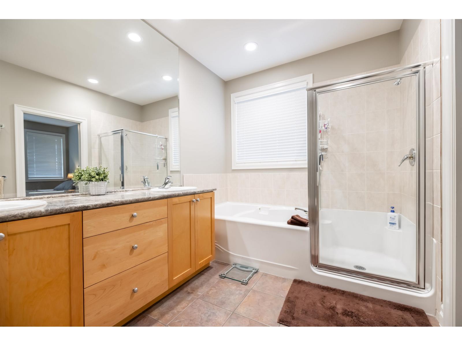 Photo 18 of 20426 67 A Avenue, Langley BC
