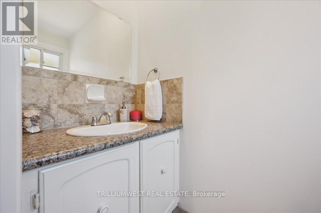 Photo 23 of 76 Lower Canada Crescent, Kitchener ON
