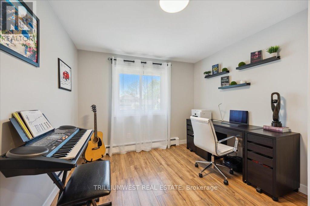 Photo 24 of 76 Lower Canada Crescent, Kitchener ON