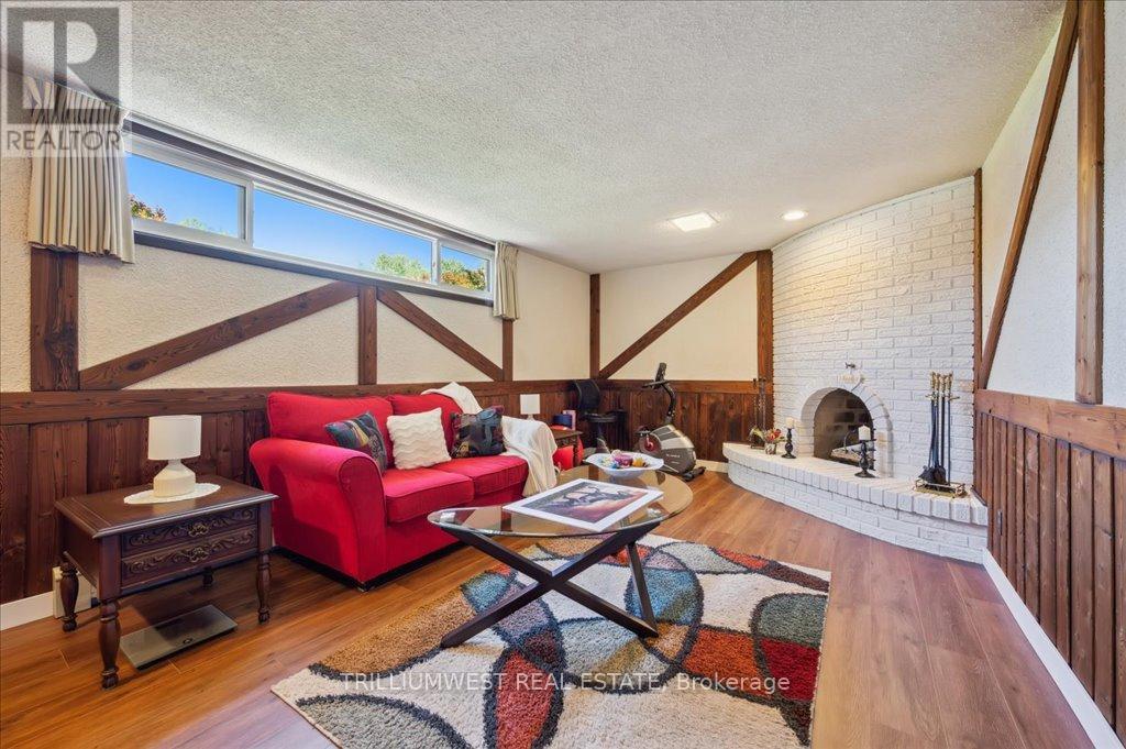 Photo 32 of 76 Lower Canada Crescent, Kitchener ON