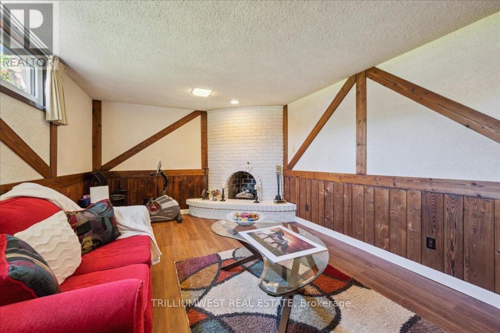 Photo 33 of 76 Lower Canada Crescent, Kitchener ON