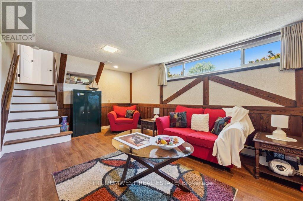 Photo 34 of 76 Lower Canada Crescent, Kitchener ON