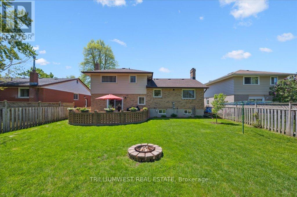 Photo 39 of 76 Lower Canada Crescent, Kitchener ON