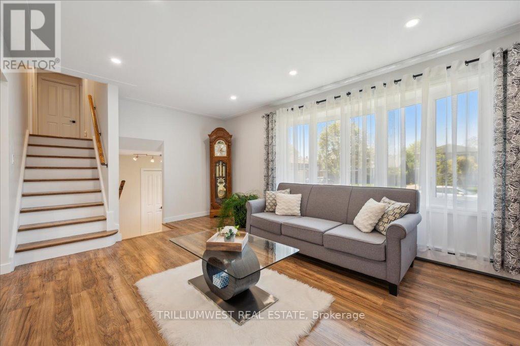 Photo 8 of 76 Lower Canada Crescent, Kitchener ON