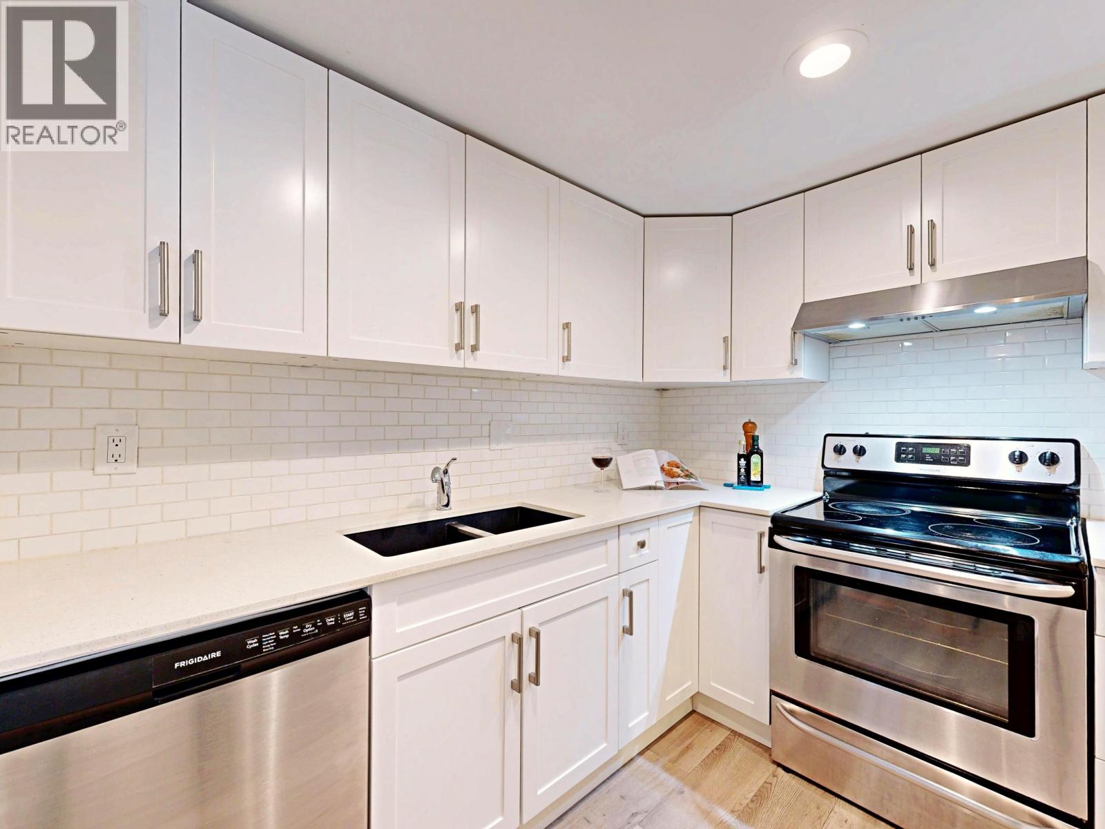 Photo 11 of 105 1433 E 1st Avenue, Vancouver BC