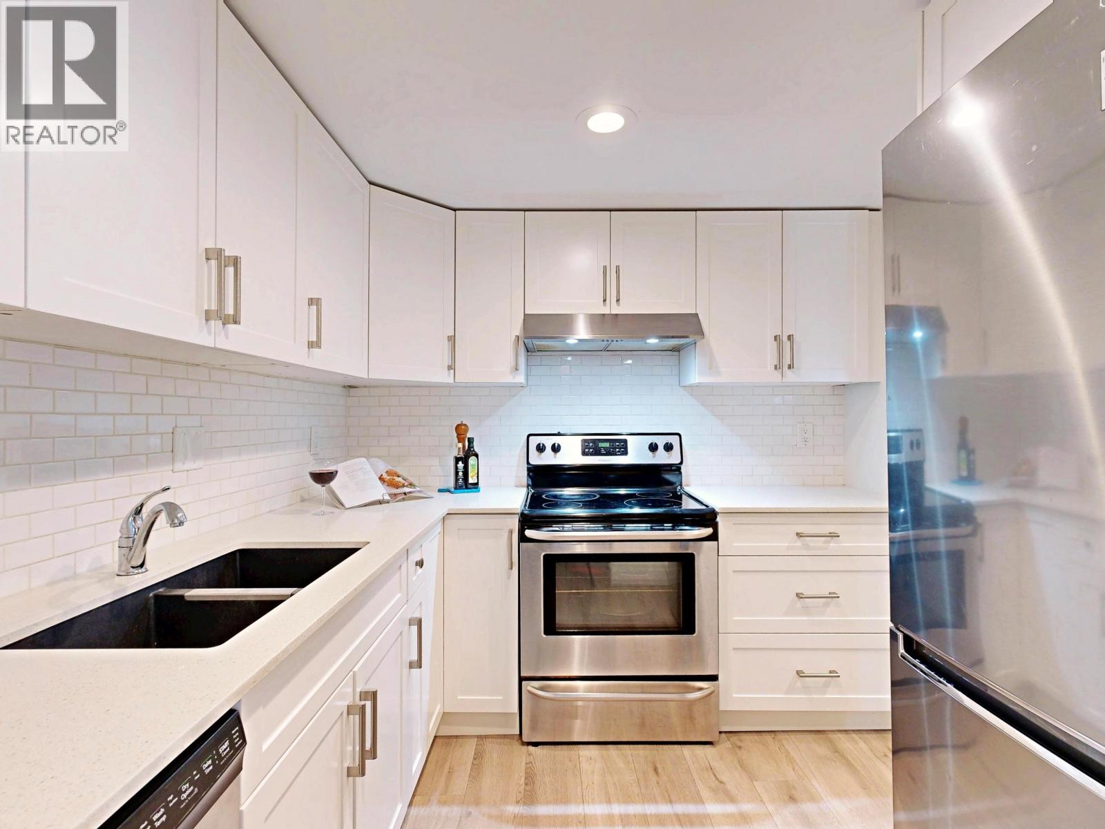 Photo 12 of 105 1433 E 1st Avenue, Vancouver BC