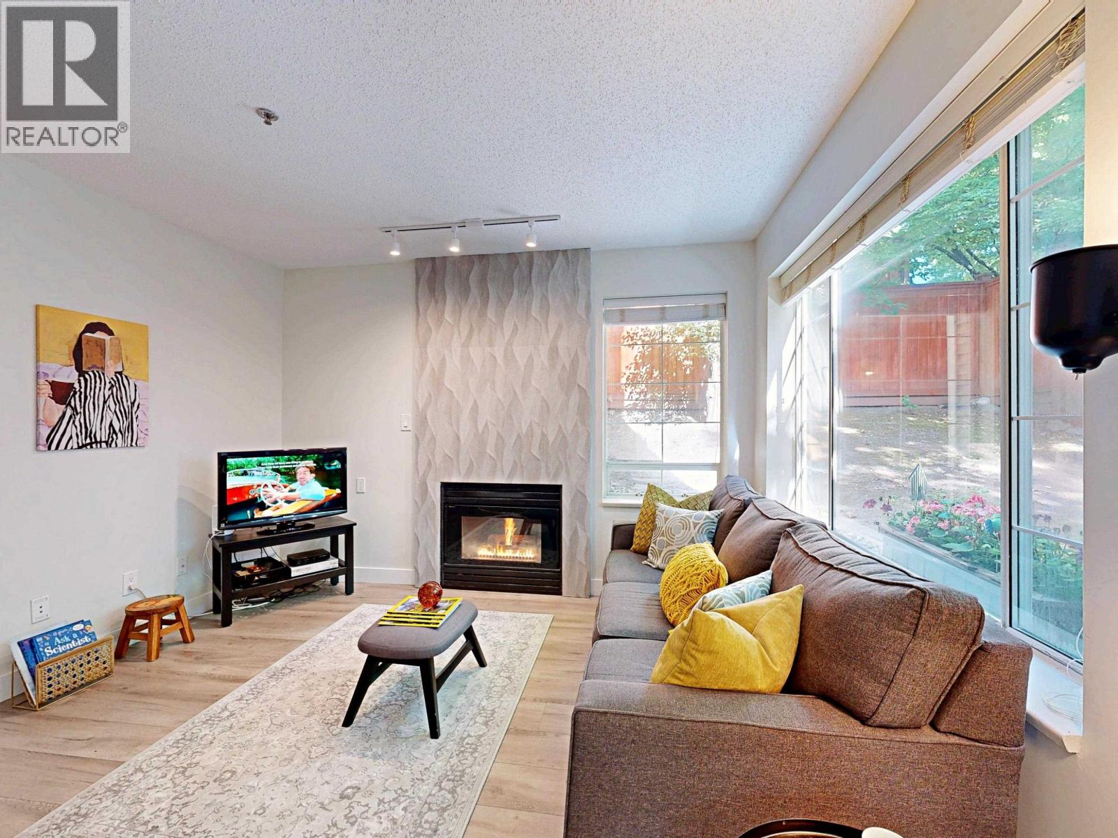 Photo 3 of 105 1433 E 1st Avenue, Vancouver BC