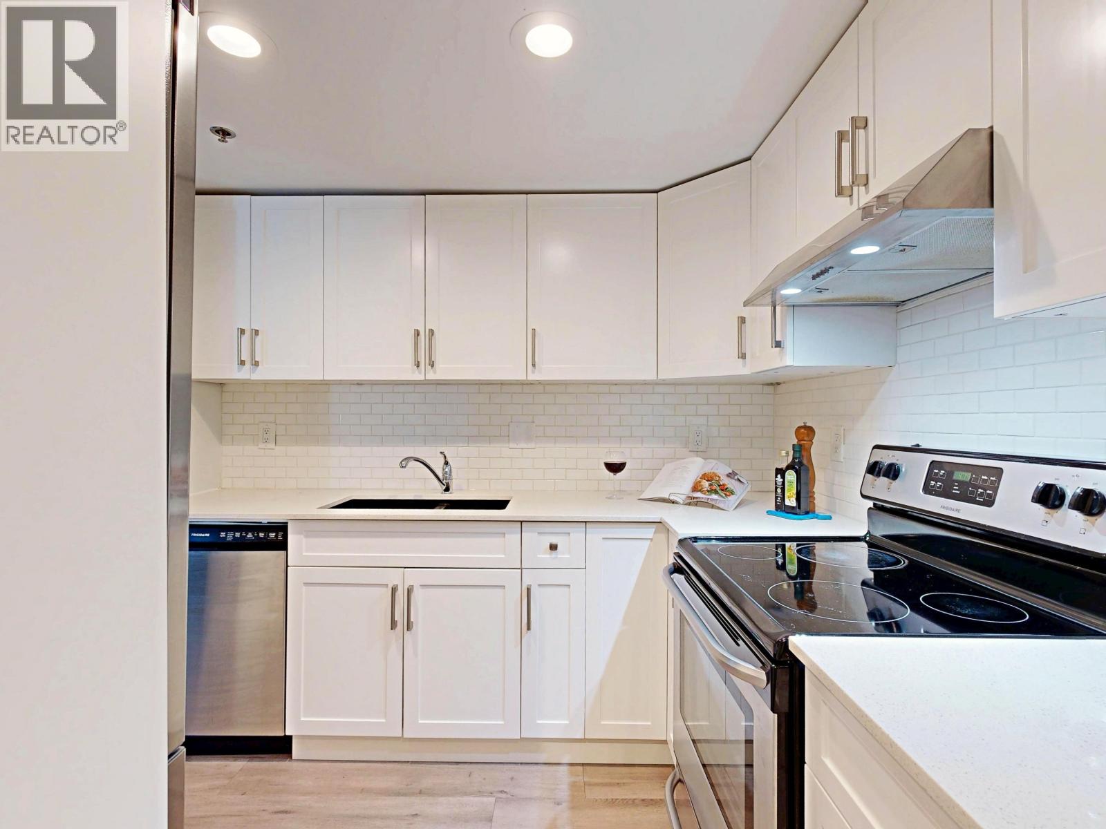 Photo 7 of 105 1433 E 1st Avenue, Vancouver BC