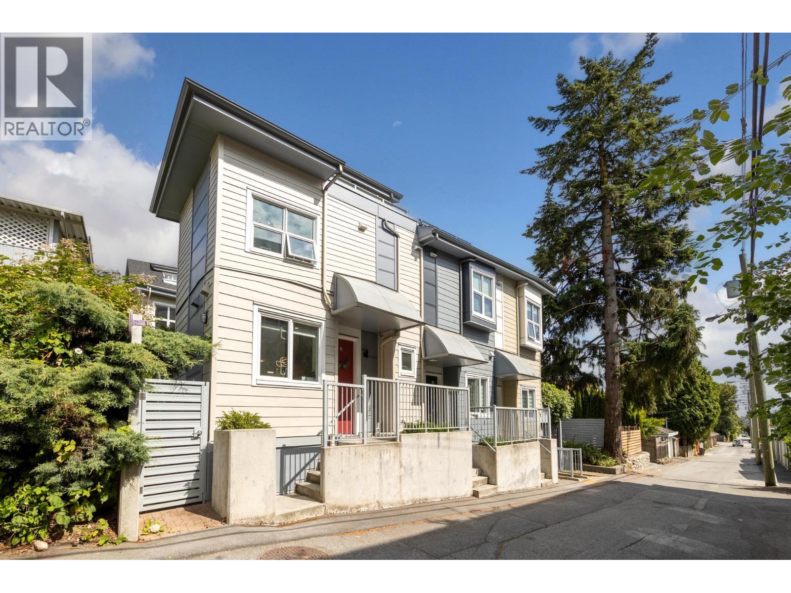 Photo 3 of 7887 French Street, Vancouver BC