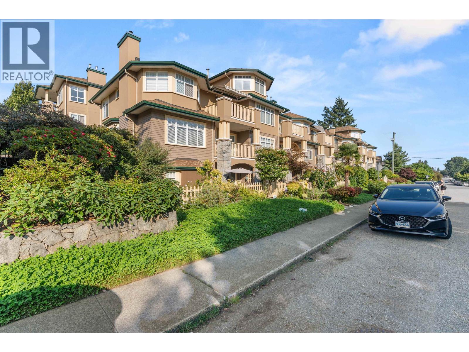Photo 2 of 312 288 E 6th Street, North Vancouver BC