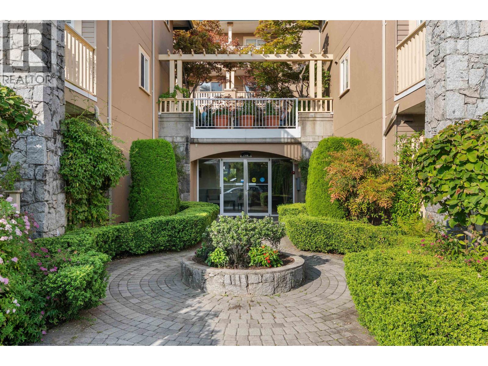 Photo 3 of 312 288 E 6th Street, North Vancouver BC