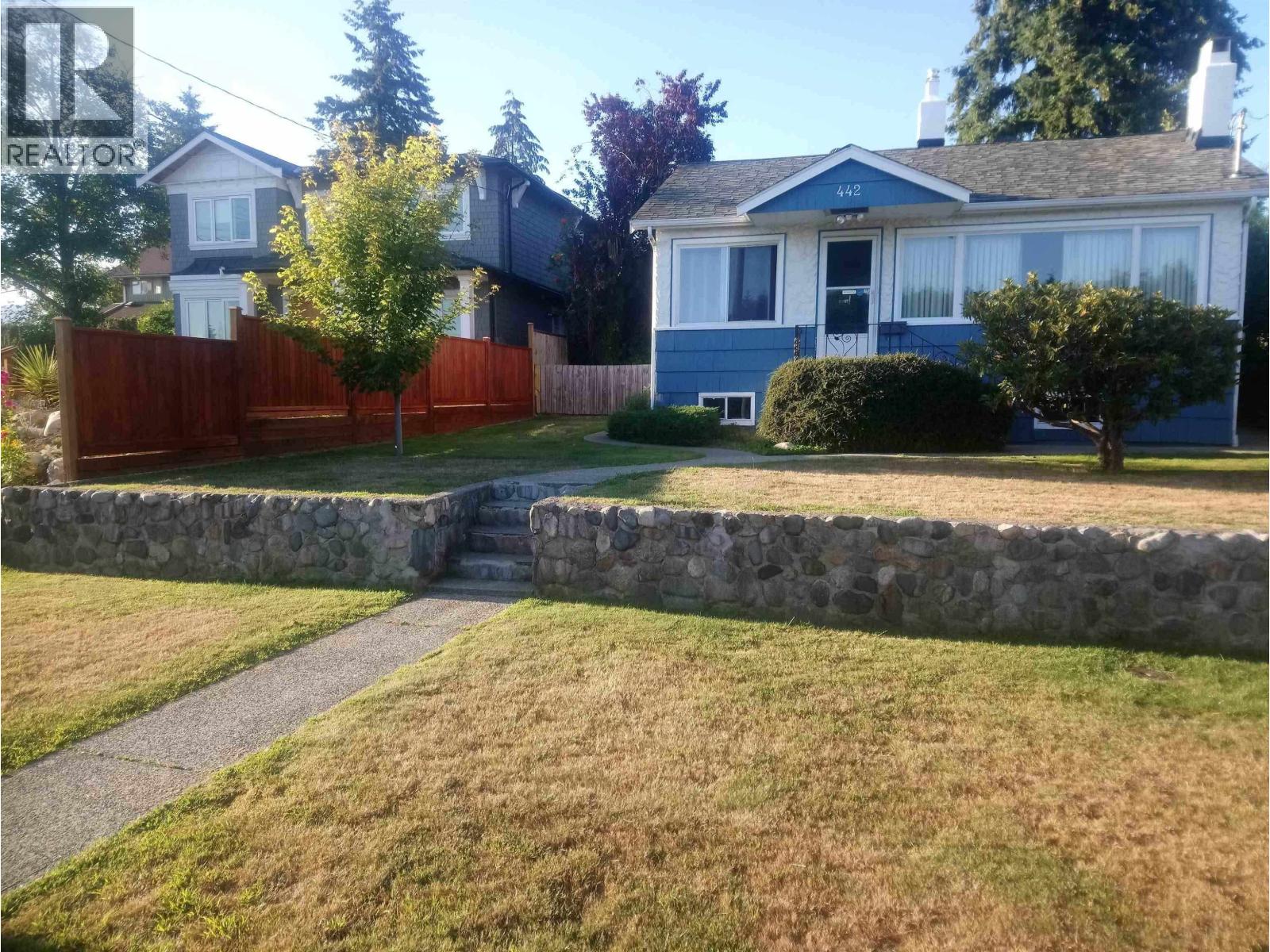 Photo 2 of 442 E 4th Street, North Vancouver BC