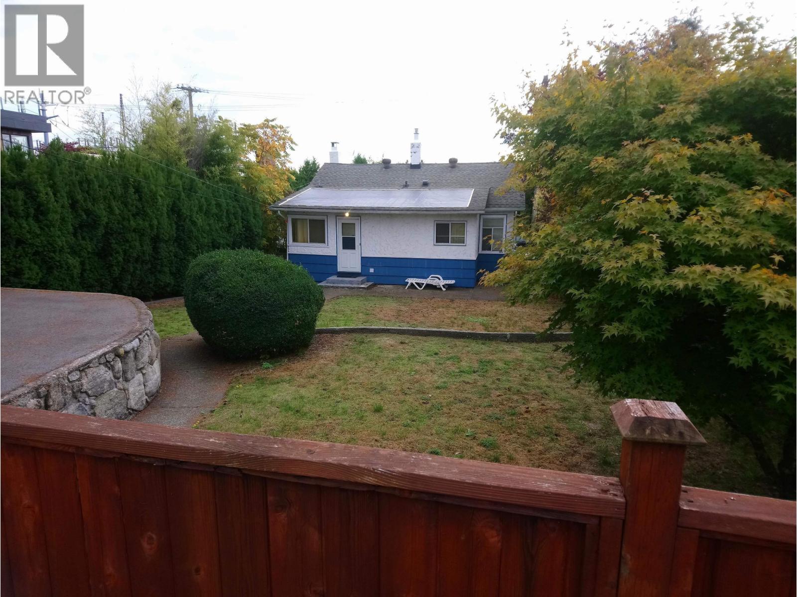 Photo 4 of 442 E 4th Street, North Vancouver BC