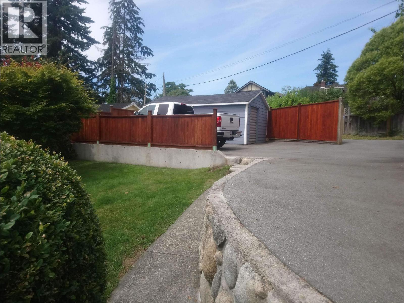 Photo 5 of 442 E 4th Street, North Vancouver BC