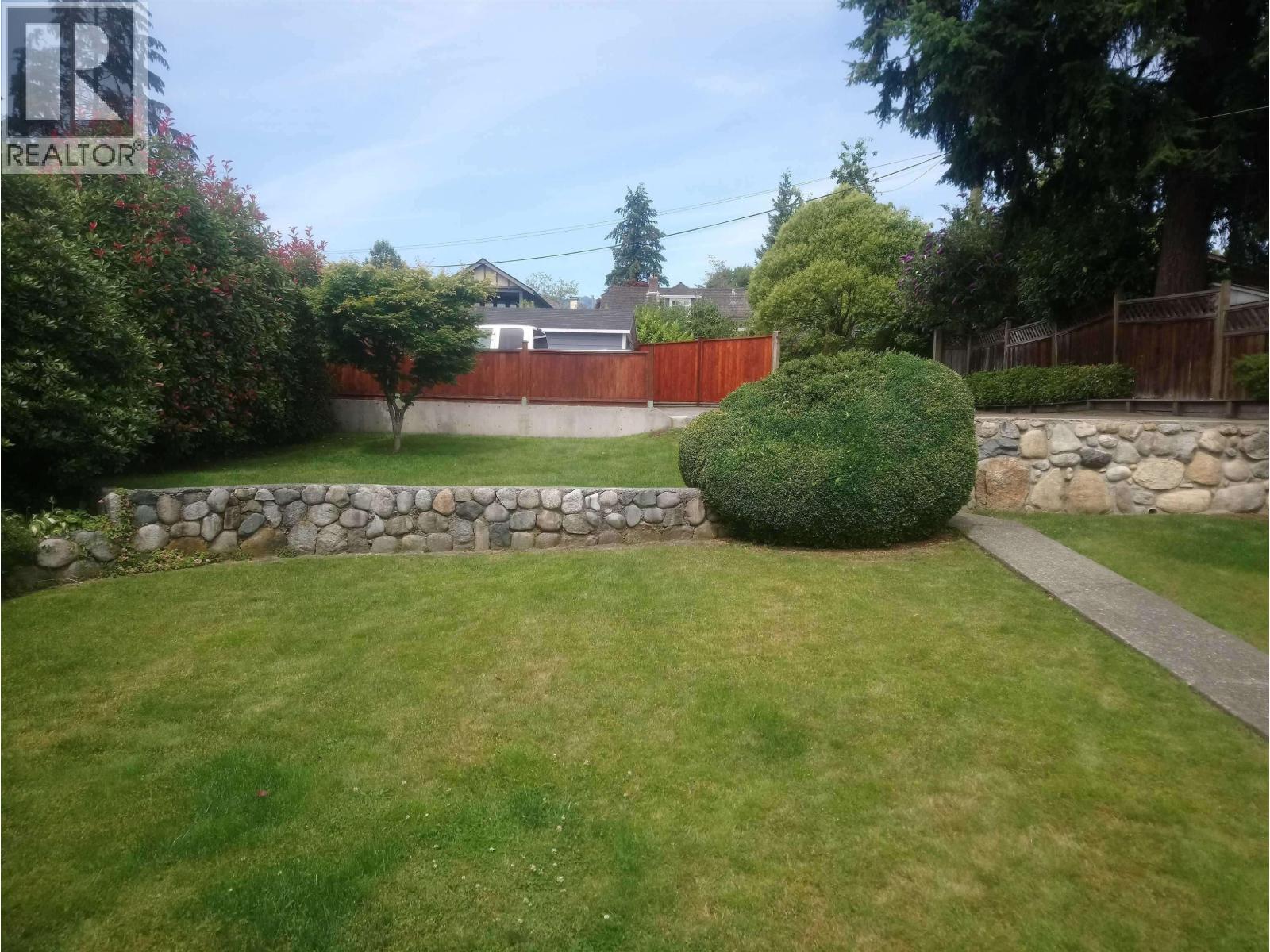 Photo 6 of 442 E 4th Street, North Vancouver BC